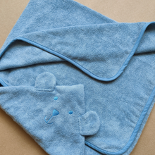 Carica l'immagine nel visualizzatore di Gallery, ACCAPPATOIO GRANDE 70x140 CON CAPPUCCIO IN BAMBOO 100% - ORSETTO - JEANS