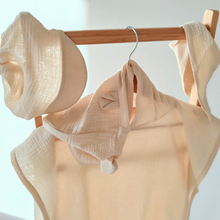 Carica l'immagine nel visualizzatore di Gallery, SET MARE - PONCHO, CUFFIETTA & SCIARPINA -MUSSOLA BIO - MANDORLA