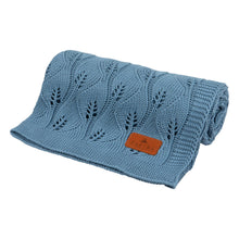 Carica l'immagine nel visualizzatore di Gallery, COPERTA IN BAMBOO A MAGLIA LAVORATA - TRAMA FOGLIE – 80x100 - JEANS