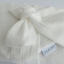 Carica l'immagine nel visualizzatore di Gallery, SACCO NANNA AVVOLGI BEBÉ - MUSSOLA BIO - BIANCO LATTE
