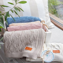 Carica l'immagine nel visualizzatore di Gallery, COPERTA IN BAMBOO A MAGLIA LAVORATA - TRAMA FOGLIE – 80x100 - JEANS