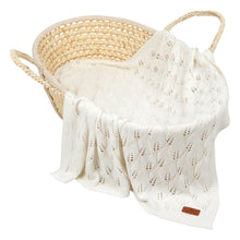 Carica l'immagine nel visualizzatore di Gallery, COPERTA IN BAMBOO A MAGLIA LAVORATA - TRAMA FOGLIE – 80x100 - BIANCO LATTE