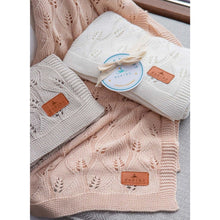 Carica l'immagine nel visualizzatore di Gallery, COPERTA IN BAMBOO A MAGLIA LAVORATA - TRAMA FOGLIE – 80x100 - BIANCO LATTE