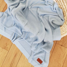 Carica l'immagine nel visualizzatore di Gallery, COPERTA A MAGLIA IN BAMBOO 100% - 80x100