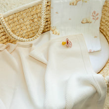 Carica l'immagine nel visualizzatore di Gallery, COPERTA IN BAMBOO A MAGLIA - TRAMA CLASSICA - 80x100 - BIANCO LATTE