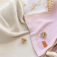 Carica l'immagine nel visualizzatore di Gallery, COPERTA IN BAMBOO A MAGLIA - TRAMA CLASSICA - 80x100 - MANDORLA