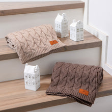 Carica l'immagine nel visualizzatore di Gallery, COPERTA IN LANA MERINO 100% - TRAMA TRECCIA - CHOCOLATE DREAM