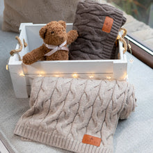 Carica l'immagine nel visualizzatore di Gallery, COPERTA IN LANA MERINO 100% - TRAMA TRECCIA - CHOCOLATE DREAM