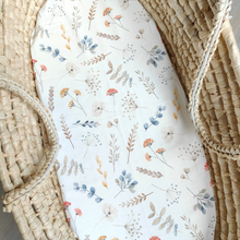 Load image into Gallery viewer, Fitted sheet for cot and pram - 100% cotton - 40x80 - FIELD FLOWERS
